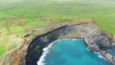 Aerial-Establish-view-of-Papakōlea-Green-Sand-Beach-Big-Island-Hawaii,-USA