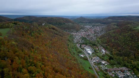 Pueblo-De-Balzers-En-Liechtenstein-En-El-Valle-Otoñal-En-Alemania