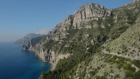 Amalfi-Coast-Mountains,-City,-Boats-and-Beach