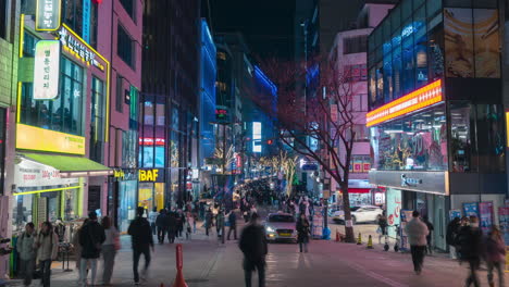 Menschenmenge,-Die-Nachts-Auf-Dem-Myeongdong-Nachtmarkt-In-Seoul-Einkauft-–-Schwenk-Hype-Zeitraffer