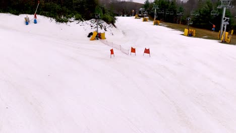 Beschneiung-Und-Skifahren-Im-Skigebiet-Catalloochee-In-North-Carolina,-North-Carolina