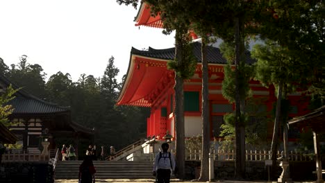 Tourists-visiting-the-Konpon-Daito-Pagoda-building,-exterior-view-At-Koyasan