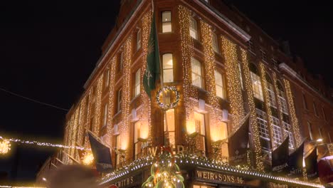 Christmas-decorated-facade-of-the-Weir-and-Sons-store-in-Dublin,-Ireland