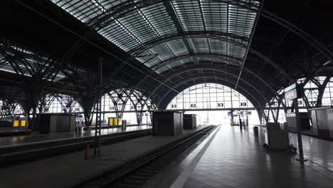 Establishing-view-Leipzig-urban-transit-hub-with-railway-station,-platforms,-and-trains-during-daylight