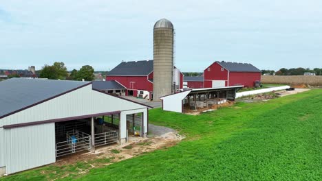 American-farm-with-red-barns-and-silo