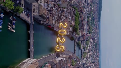 Luftaufnahme-Der-Skyline-Von-Zürich-Und-Der-Leuchtenden-2025-Zahlen-über-Dem-Fluss