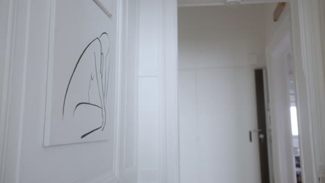 Line-painting-of-the-female-figure-in-an-apartment-hallway