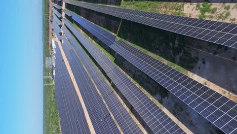Sonnenkollektoren-Im-Photovoltaikpark-Von-Cumayasa,-La-Romana-In-Der-Dominikanischen-Republik
