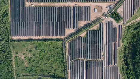 Enorme-Instalación-De-Paneles-Solares-Para-Energía-Renovable-Verde-En-Cumayasa,-República-Dominicana