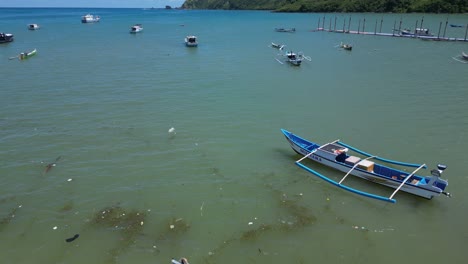 Viele-Boote-Entlang-Der-Küste-Von-Süd-Lombok-In-Indonesien