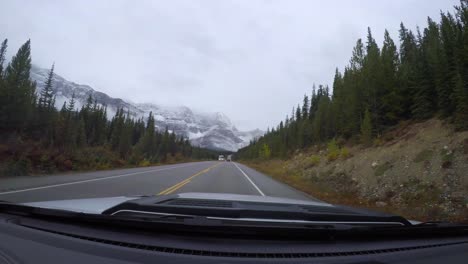 Espectacular-Vista-De-Las-Montañas-Rocosas-Canadienses-Desde-El-Parque-Nacional-Banff-Canadá