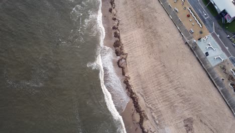 North-Sea-waves-crash-onto-Roker-Beach-on-winters-day