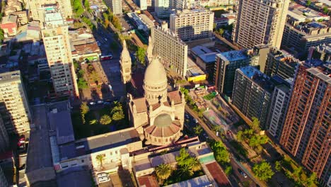 Aerial-view-of-Blessed-Sacrament-Basilica-in-Santiago-de-Chile,-Tilt-down-shot