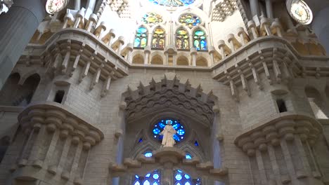 Iglesia-De-La-Sagrada-Familia-En-Su-Interior.-Barcelona,-España