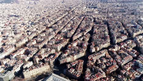 Sommertag-Barcelona-Stadtbild-Sagrada-Familia-Luftpanorama-4K