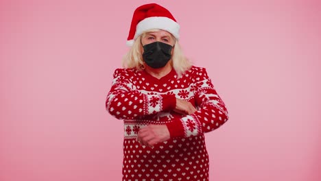 Senior-Christmas-grandmother-wearing-face-mask-ppe-to-safe-from-coronavirus-on-lockdown-quarantine