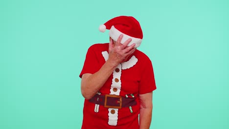 Upset-senior-Christmas-old-man-making-face-palm-gesture,-feeling-bored,-disappointed,-bad-result