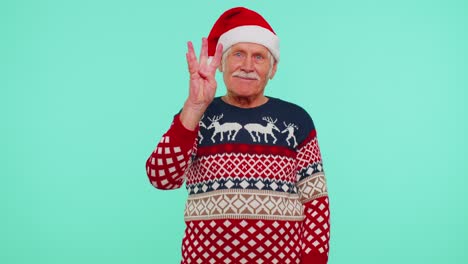 Countdown-to-Christmas-celebration,-grandfather-counting-in-reverse-order-from-five-to-one,-dancing