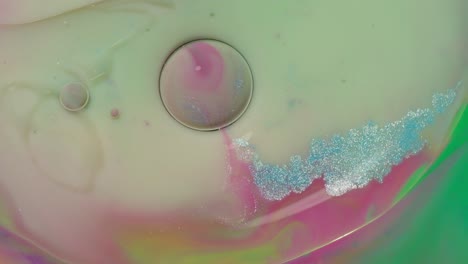 Makrostruktur-Der-Bewegung-Mehrfarbiger-Wasserfarben-Ölblasen,-Leuchtend-Bunte-Acrylmalerei