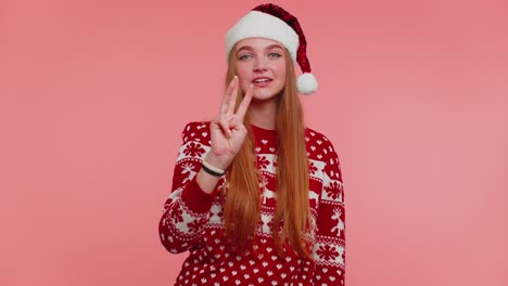 Countdown-Bis-Zur-Weihnachtsfeier,-Mädchen-Zählt-In-Umgekehrter-Reihenfolge-Von-Fünf-Bis-Eins,-Tanzt