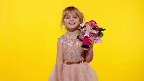 Little-child-girl-with-fashion-makeup-standing-with-bouquet-of-flowers-isolated-on-yellow-background