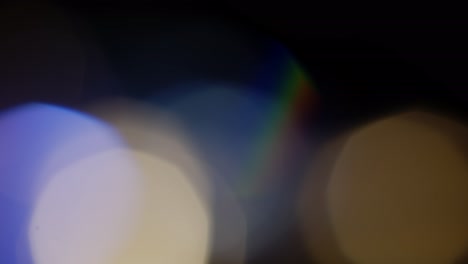 La-Luz-Multicolor-Filtra-Imágenes-De-4k-Sobre-Fondo-Negro,-Vídeo-Estilizado,-Transiciones,-Efecto-Bokeh
