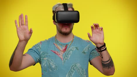 Hombre-Que-Usa-Realidad-Virtual-Tecnología-Futurista-Casco-Con-Auriculares-Vr-Para-Jugar-Videojuegos-De-Simulación-En-3D