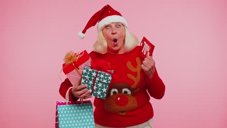 Reife-Frau-Im-Weihnachtspullover-Mit-Geschenkbox-Und-70-Prozent-Rabatt-Aufschriften-Bannertext