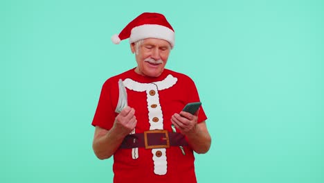 Christmas-Grandfather-looking-smartphone-sincerely-rejoicing-win-success-luck-receiving-money-online
