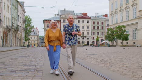 Senior-old-stylish-tourists-man,-woman,-grandmother,-grandfather-family-having-a-walk-in-summer-city