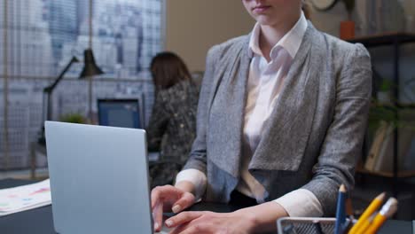 Thoughtful-young-business-woman-working-on-laptop-in-office-wondering-difficult-solution,-imagining