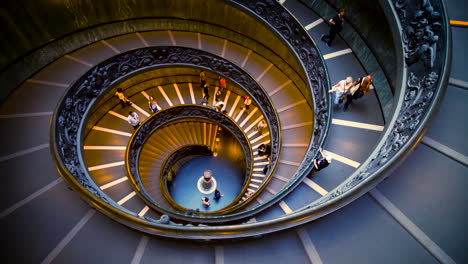 Escalera-En-Los-Museos-Vaticanos,-Vaticano,-Roma,-Italia