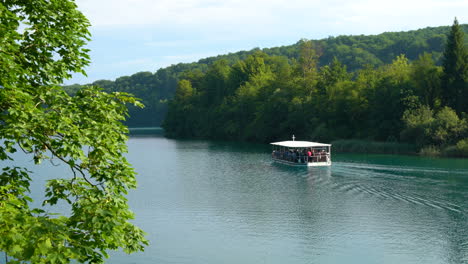 Tourists-Travel-on-Boat-in-Plitvice-Lakes,-Croatia