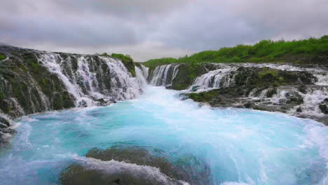 Drohnen-Luftaufnahme-Des-Bruarfoss-Wasserfalls-In-Brekkuskogur,-Island.