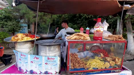 Afghanistan's-Irresistible-Street-Eats