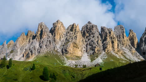 Zeitraffer-Der-Dolomiten-Italien,-Bergrücken-Pizes-De-Cir