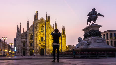 Sunset-Time-Lapse-of-Milan-Cathedral-,-Milan-Italy
