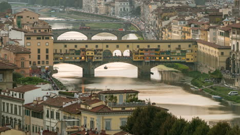 Zeitraffer-Der-Brücke-Ponte-Vecchio-In-Florenz,-Italien