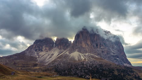 Time-Lapse-of-Dolomites-mountain-in-Italy