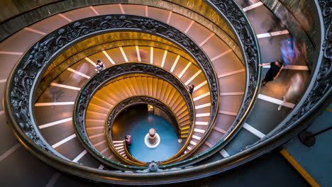 Zeitraffer-Einer-Treppe-In-Den-Vatikanischen-Museen