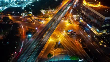 Time-lapse-of-busy-highway-road-junction-in-metropolis-city-center-at-night