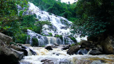 Maeya-Waterfall-in-Chiang-Mai,-Thailand