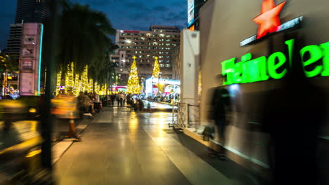 Motion-blurred-hyperlapse-of-people-in-Bangkok