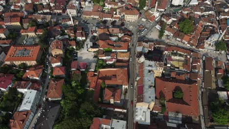 Luftdrohnenansicht-Der-Hauptstadt-Bosniens,-Drohnenansicht-Aller-Touristischen-Und-Historischen-Orte-Aus-Der-Luft