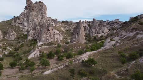 Stunning-aerial-view-of-iconic-Uchisar-Castle-and-rocky-formations-in-Cappadocia,-Turkey