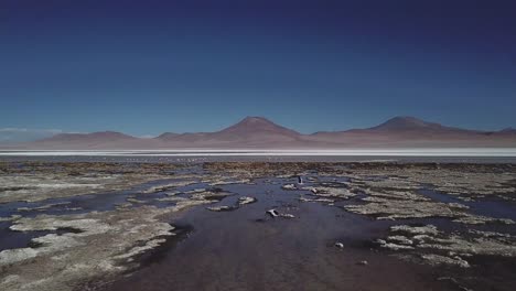 Luftaufnahmen-über-Der-Weiten-Landschaft-Der-Laguna-De-Canapa,-Bolivien,-Südamerika