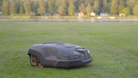 Robotic-Lawn-Mower-Cutting-Grass-In-The-Park