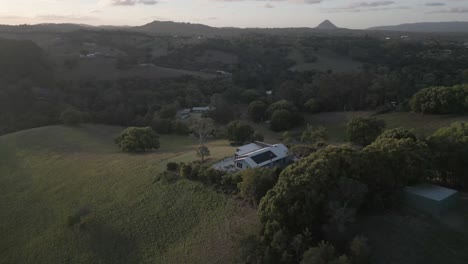 Wohlhabendes-Anwesen-Mit-Fantastischem-Blick-Auf-Die-Grünen-Hügel-In-New-South-Wales,-Australien