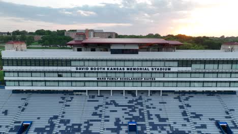 David-Booth-Kansas-Memorial-Stadium-An-Der-Universität-Von-Kansas