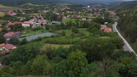 Eine-Sich-Nähernde-Drohne-Schoss-über-Die-Felder-Und-Ackerflächen-Im-Kreis-Brăila,-Einem-Ort-In-Der-Nähe-Von-Muntenia-Im-Osten-Rumäniens
